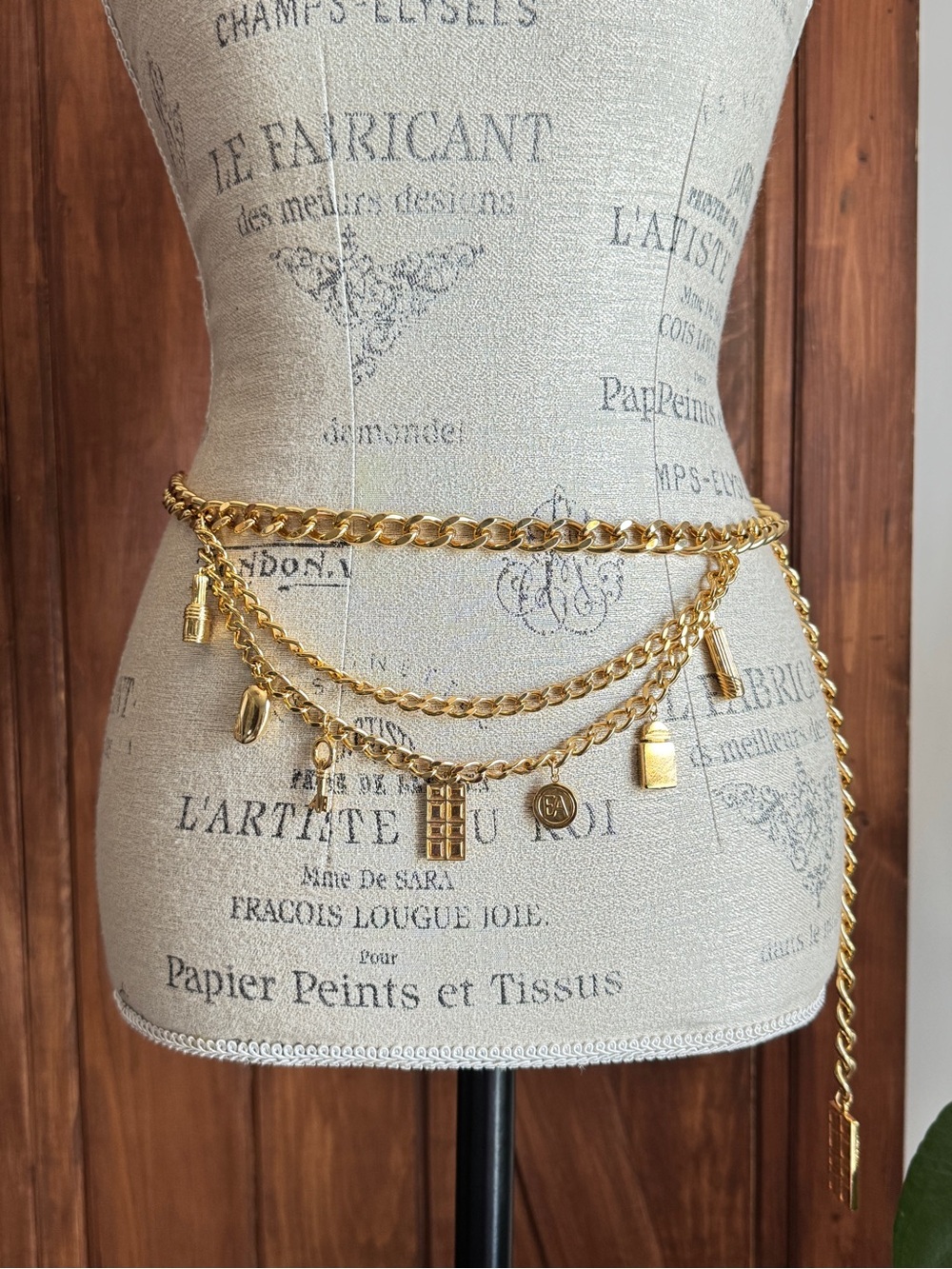 Elizabeth Arden Gold Chain Charm Waist Belt with Padlock and Tassel - Picture 4 of 5